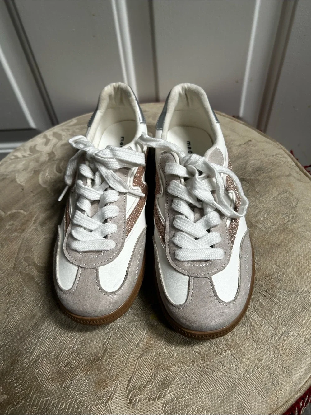 Madden Girl Kirby White & Taupe Suede Accent Sneakers Sz 4